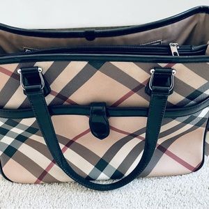 Selling my wife's nice Burberry bag. Classic style